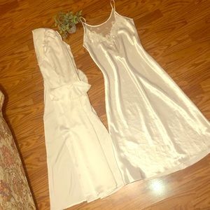 *Vintage*Carole Hochman Ivory Robe & Nightgown Set